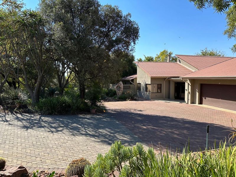 NESTLED IN NATURE - Photo 2