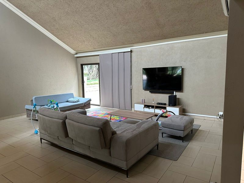 NESTLED IN NATURE - Photo 9