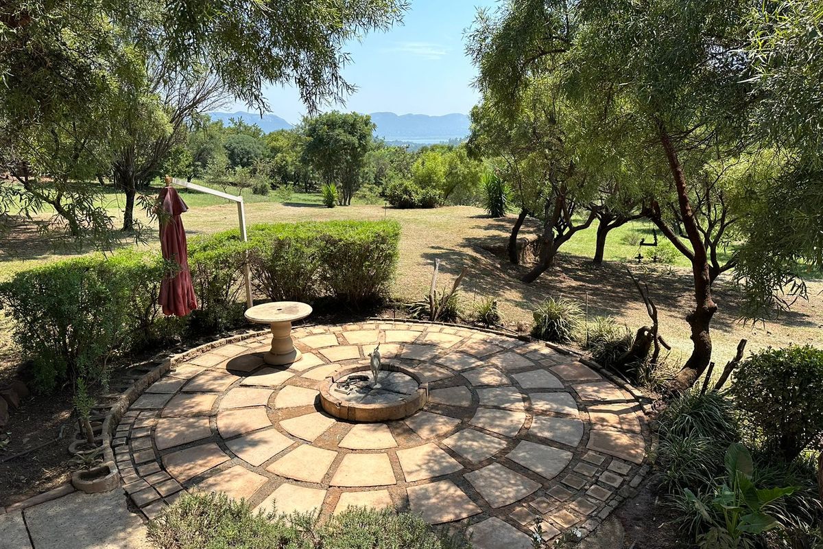 NESTLED IN NATURE - Photo 3