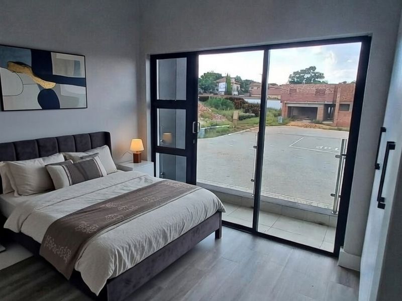 Ultra modern 4 bedroom Full Title Home in The Kingsley Secure Estate - Photo 8