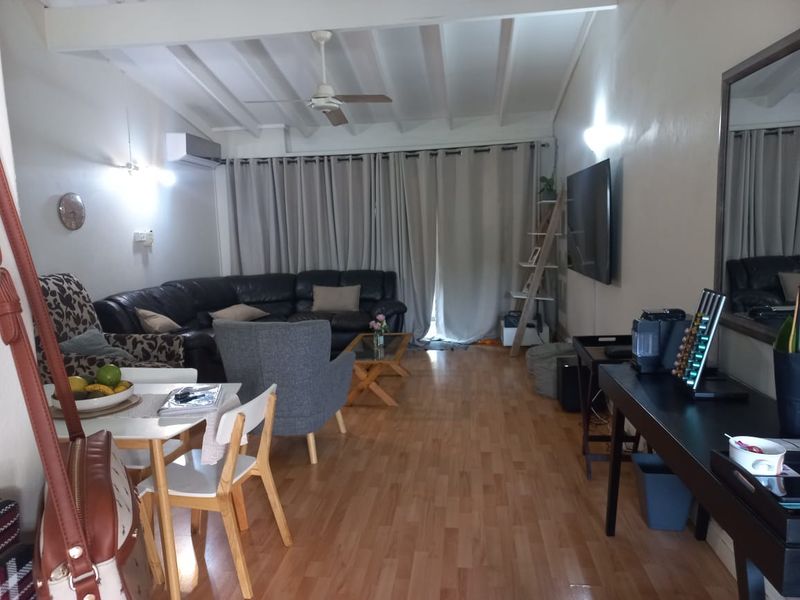 2 bedroom Apartment for sale - Photo 2