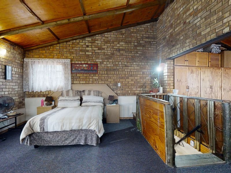 Calling all bond free *Investors*. Those buyers that have money without the need of a full bond. - Photo 2