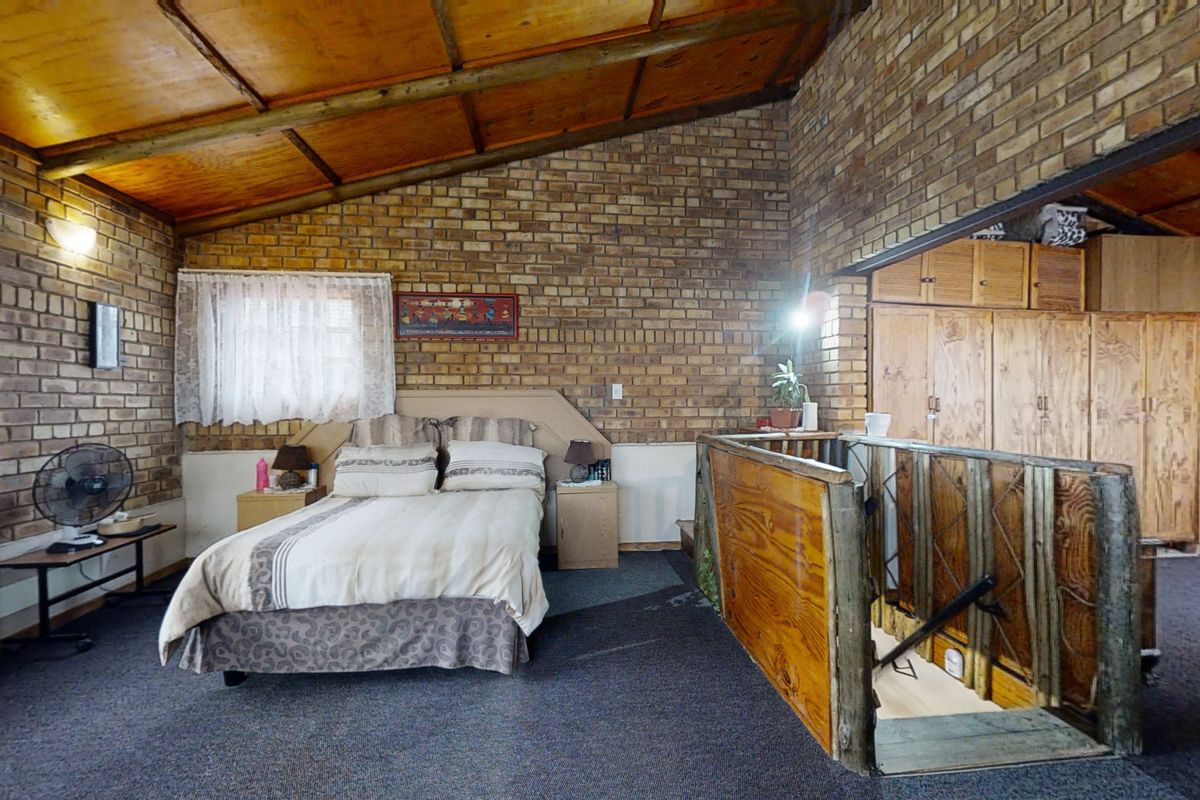 Calling all bond free *Investors*. Those buyers that have money without the need of a full bond. - Photo 2
