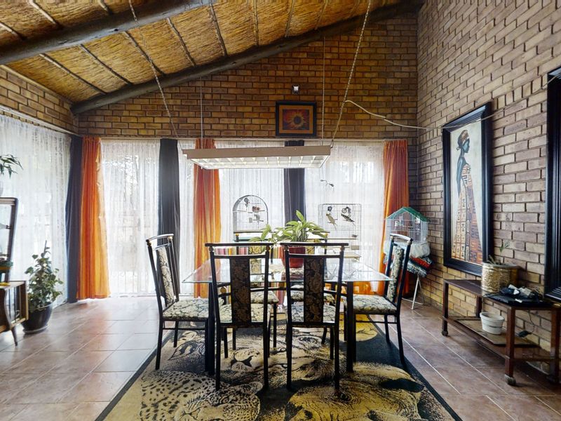 Calling all bond free *Investors*. Those buyers that have money without the need of a full bond. - Photo 10