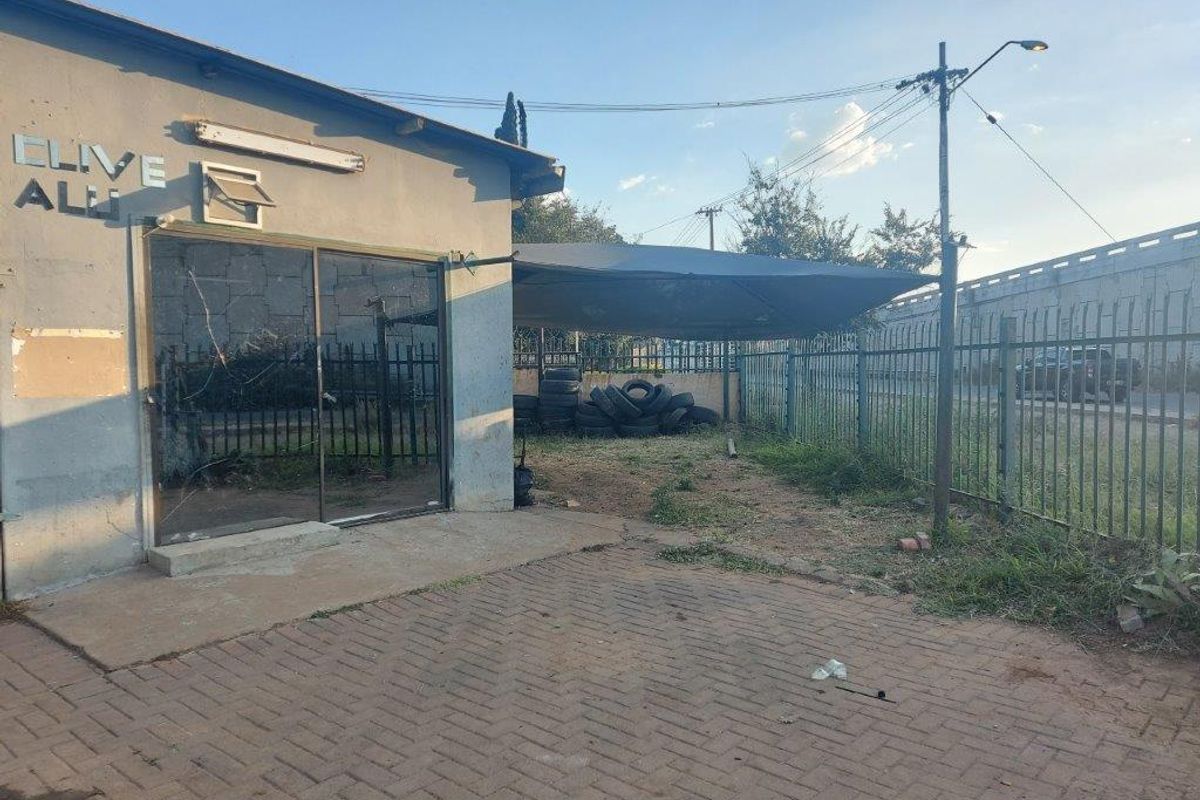 SPECIAL FEATURES OF THIS COMMERCIAL PROPERTY - Photo 2