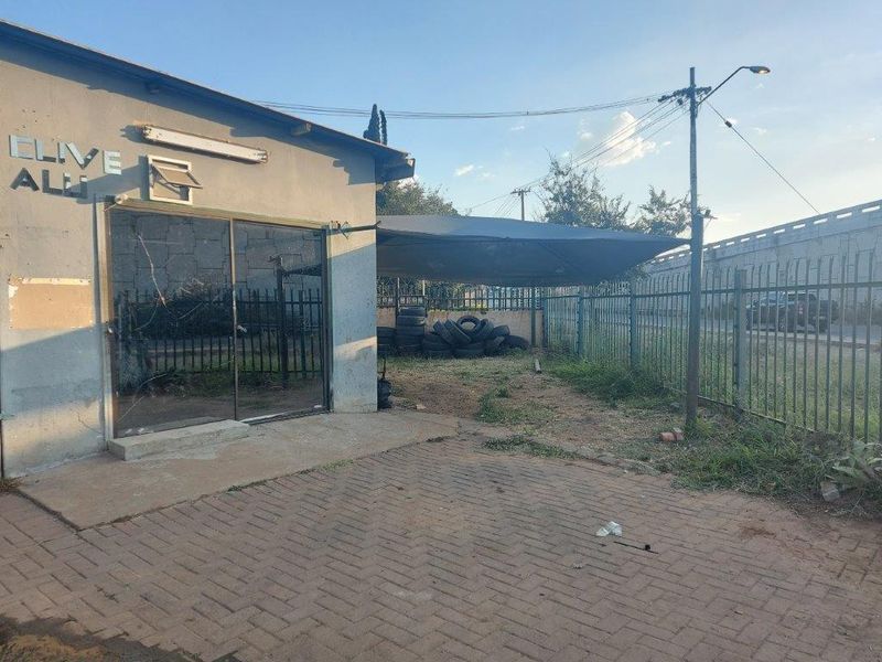 SPECIAL FEATURES OF THIS COMMERCIAL PROPERTY - Photo 2