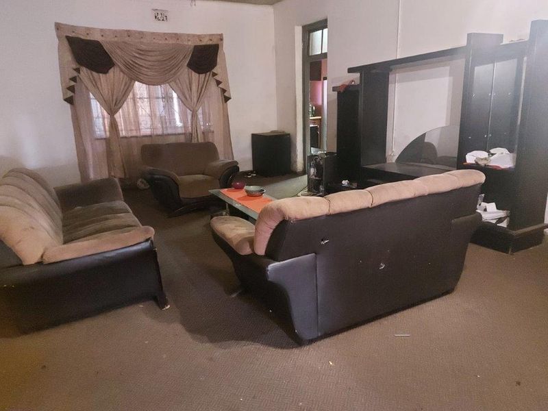 SPECIAL FEATURES OF THIS COMMERCIAL PROPERTY - Photo 3