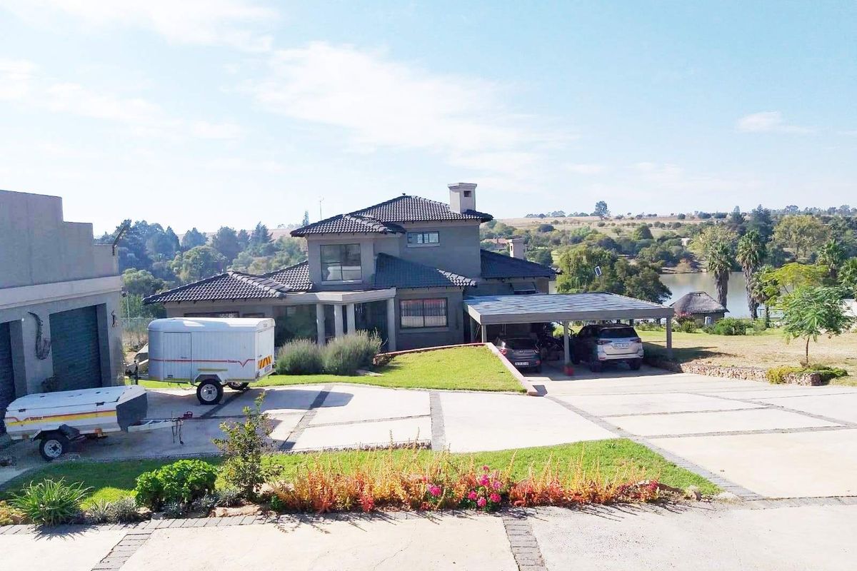 Grandstand Waterfront Gem with magnificent all-embracing Vaal River/Vaal Dam Wall views. - Photo 3