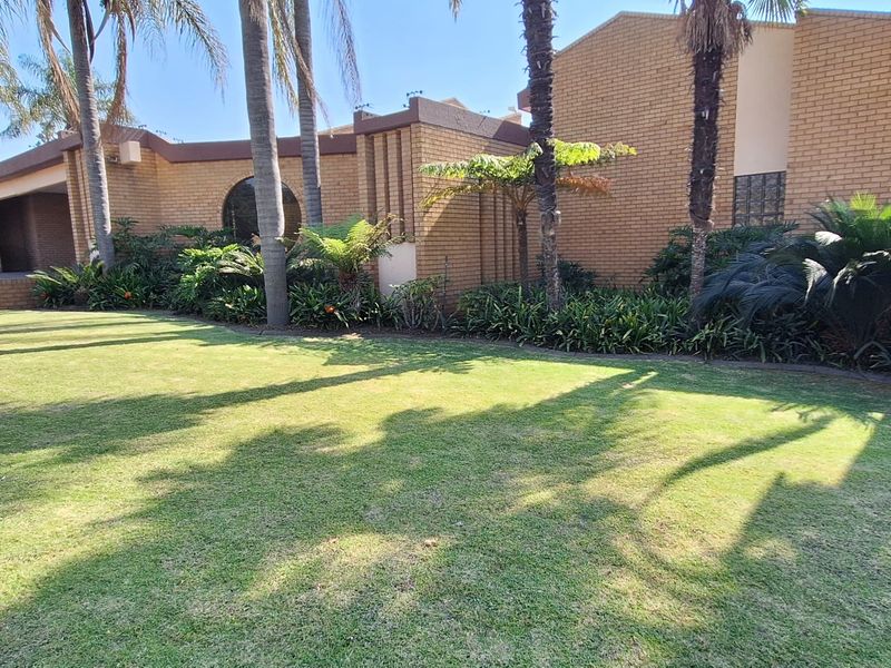 Harvest happy memories for your family in this brilliant and astonishing architectural masterpiece! - Photo 4