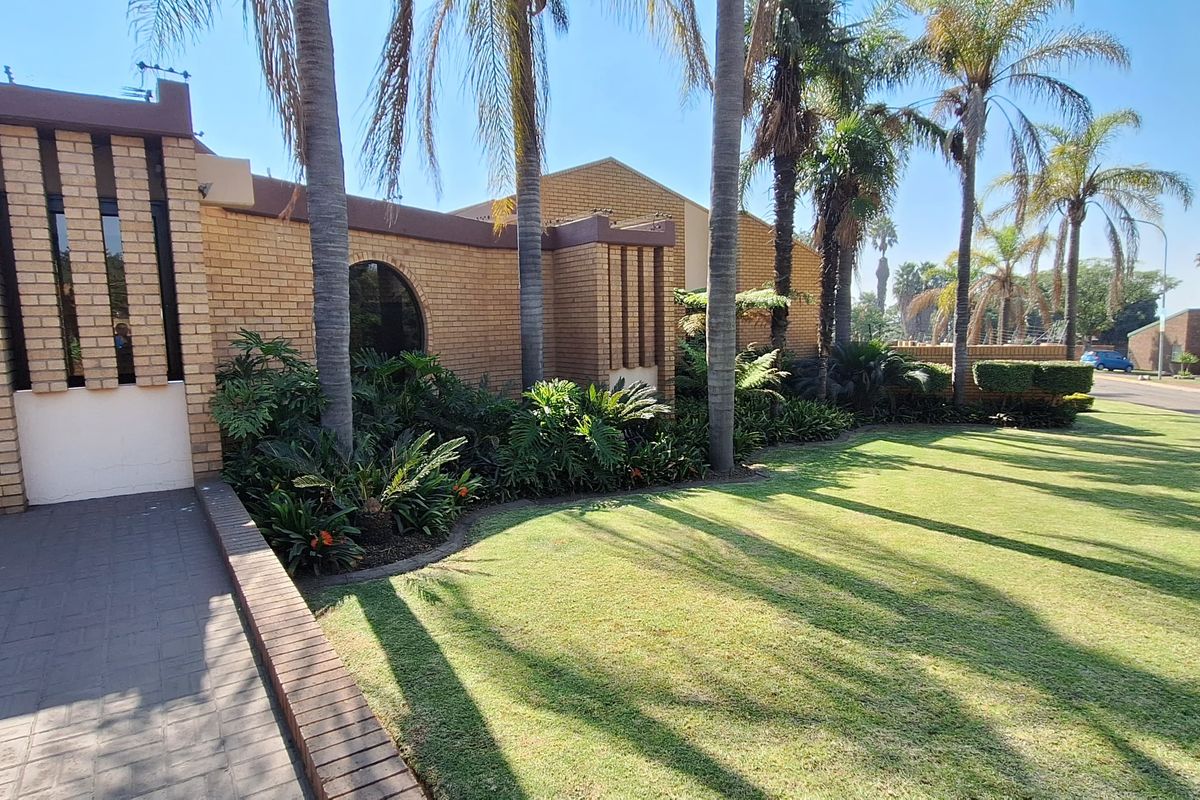 Harvest happy memories for your family in this brilliant and astonishing architectural masterpiece! - Photo 3