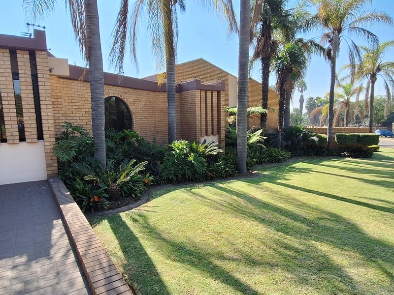 Harvest happy memories for your family in this brilliant and astonishing architectural masterpiece! - Photo 3