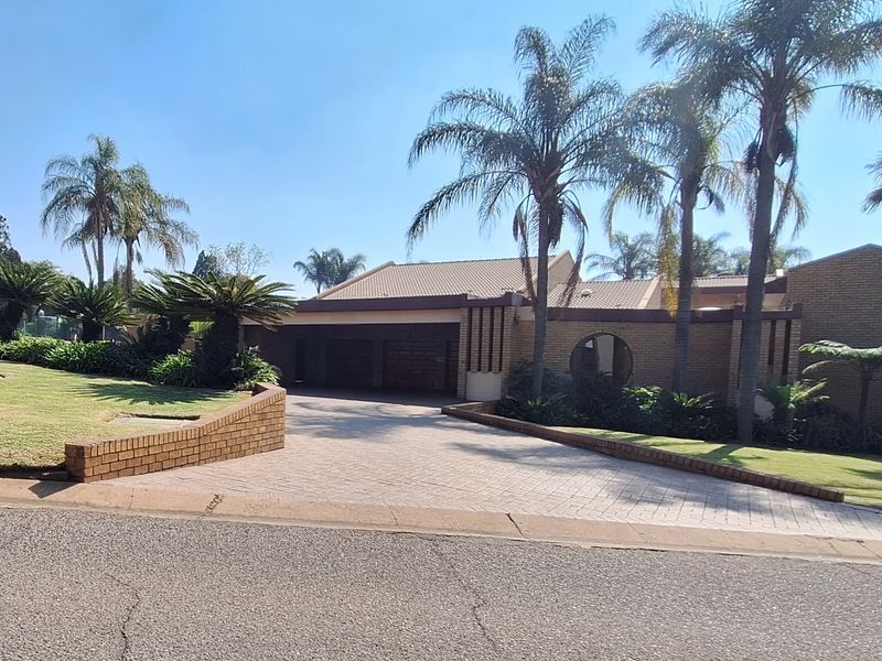 Harvest happy memories for your family in this brilliant and astonishing architectural masterpiece! - Photo 5