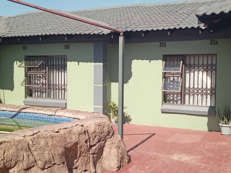 House for sale in Model Park - Photo 4