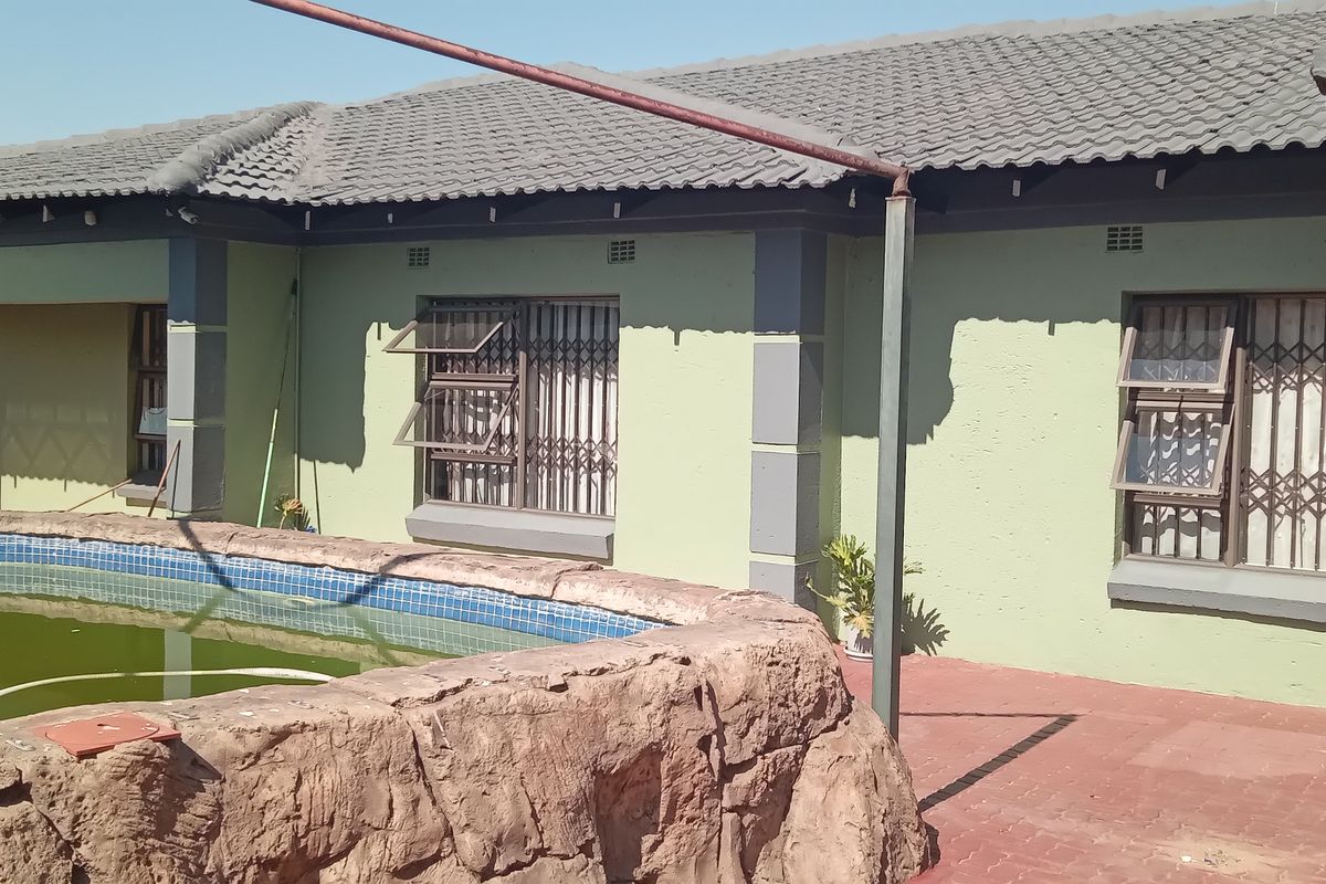 House for sale in Model Park - Photo 2