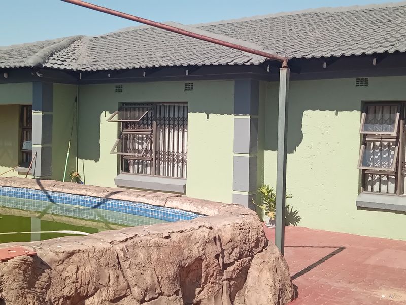 House for sale in Model Park - Photo 2