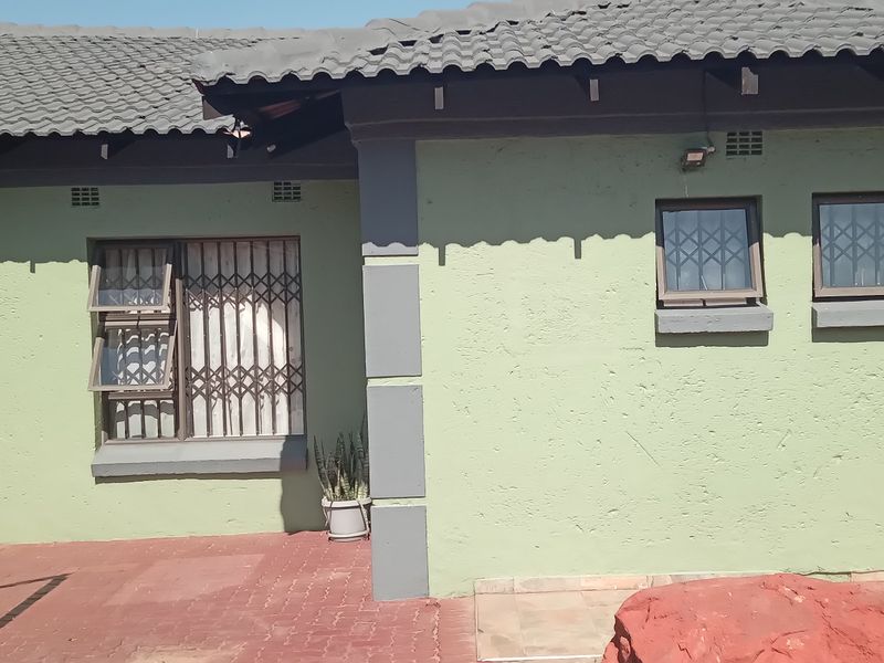 House for sale in Model Park - Photo 3