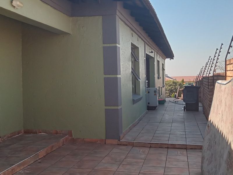 House for sale in Model Park - Photo 9