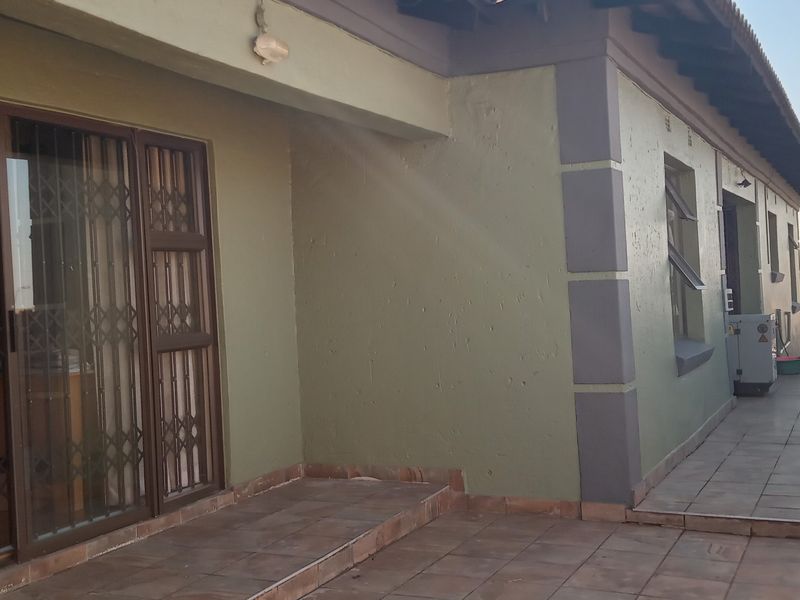 House for sale in Model Park - Photo 8