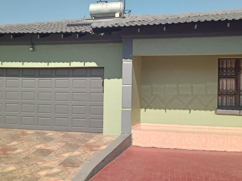 House for sale in Model Park - Photo 6