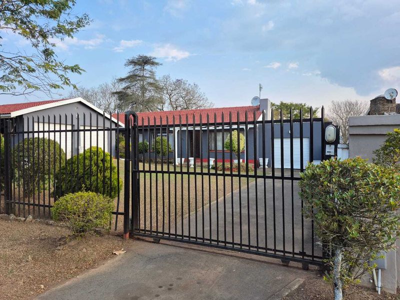 4 Bedroom home in sort after Hayfields arare - Photo 8