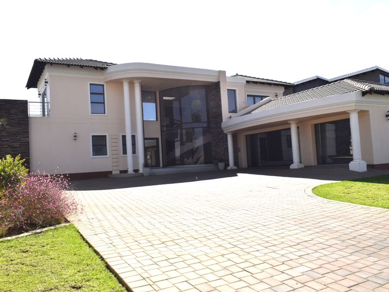 Neat 4 bedrooms home in Helderwyk Estate - Photo 3
