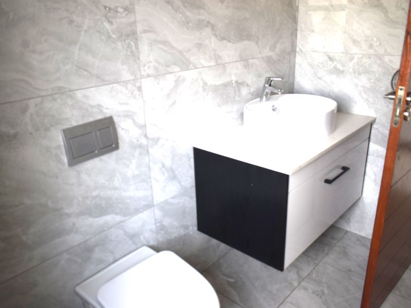 Neat 4 bedrooms home in Helderwyk Estate - Photo 9