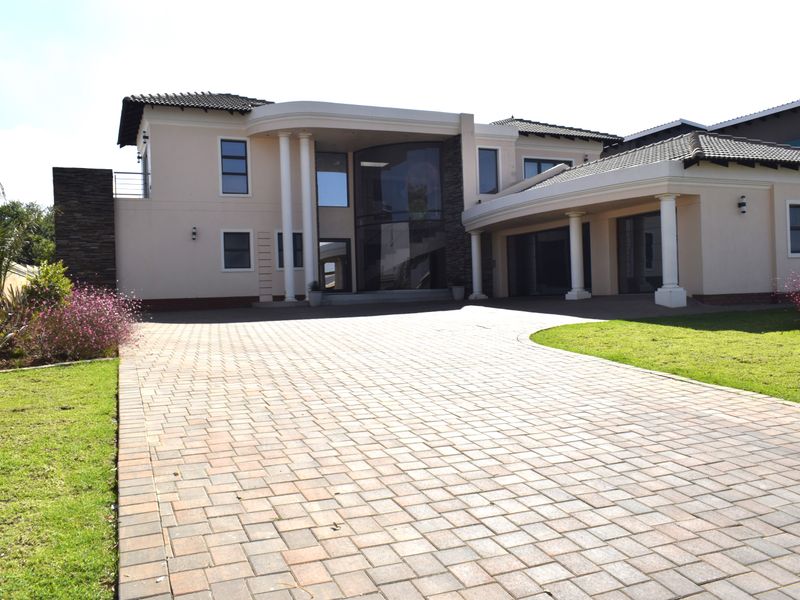 Neat 4 bedrooms home in Helderwyk Estate - Photo 1