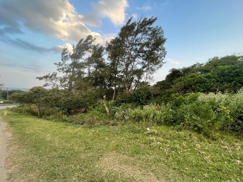 Tugela Mouth vacant land across the road from the beach - Photo 2