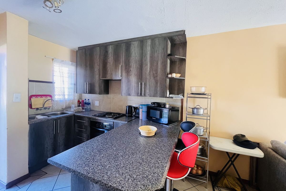 Stunning 2-bedroom apartment for sale in - perfect for modern living and an investment potential. - Photo 2
