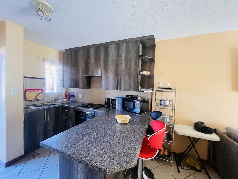 Stunning 2-bedroom apartment for sale in - perfect for modern living and an investment potential. - Photo 2