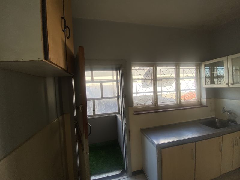 Modern Large 1 Bed Room To Let in Montclair - Photo 8