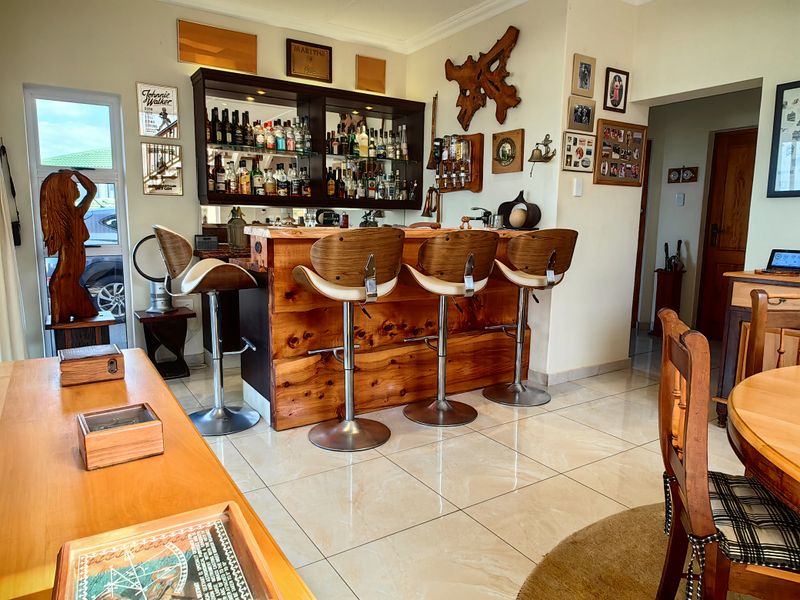 Exquisite Coastal Living: State-of-the-Art Home with Breathtaking Sea Views - Photo 5