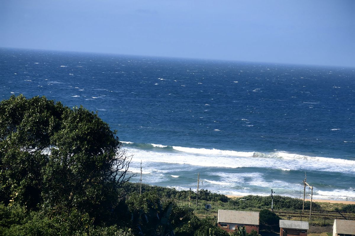 Exquisite Coastal Living: State-of-the-Art Home with Breathtaking Sea Views - Photo 4