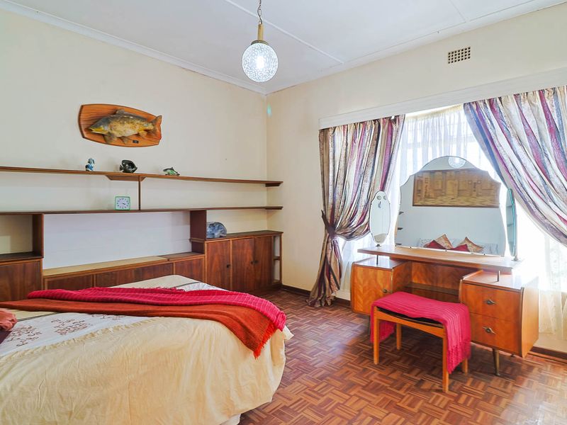 Room to Grow: 5-Bedroom Entertainer in Prime Location - Photo 10