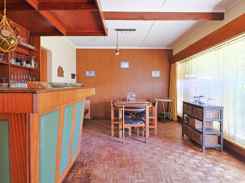 Room to Grow: 5-Bedroom Entertainer in Prime Location - Photo 6