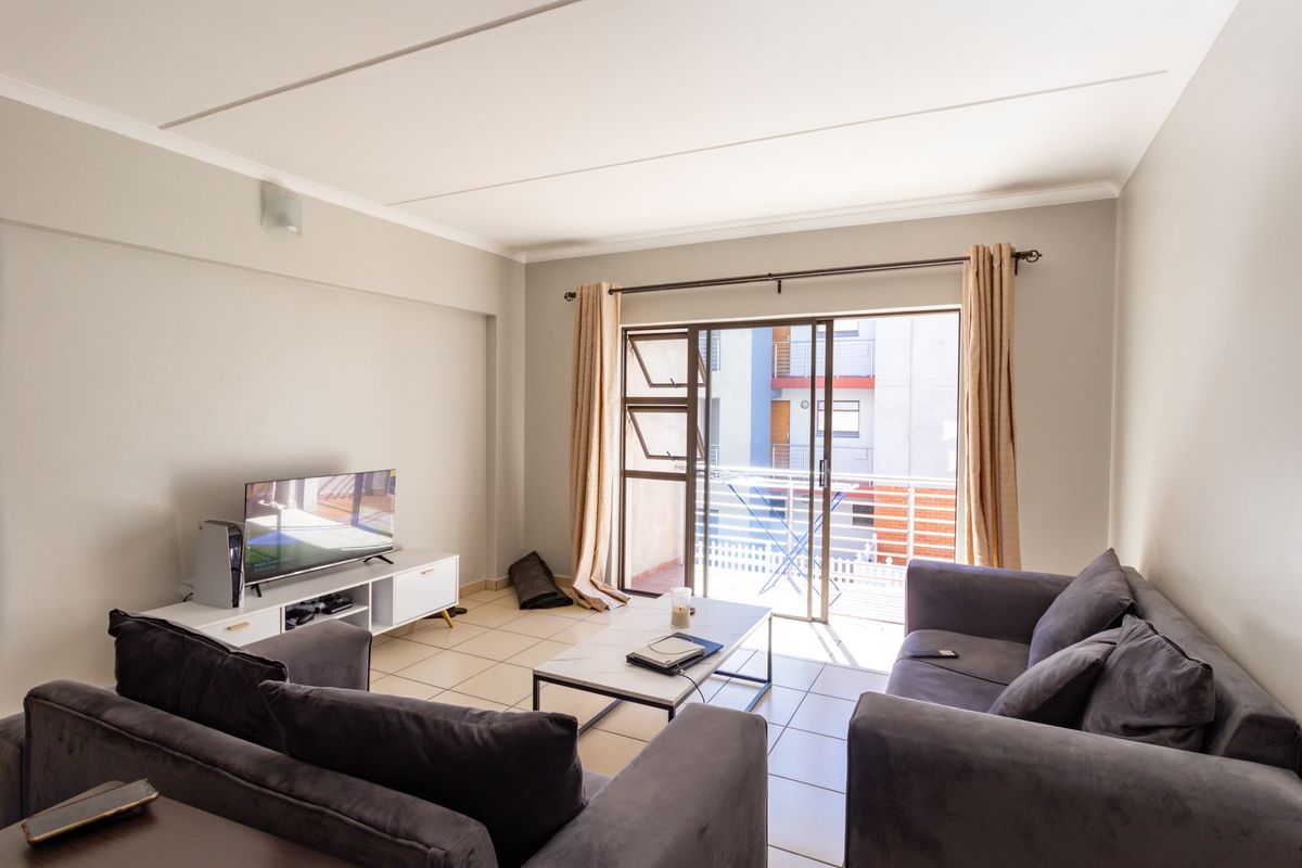 Charming 2-Bedroom Apartment in Prime Location - Photo 3