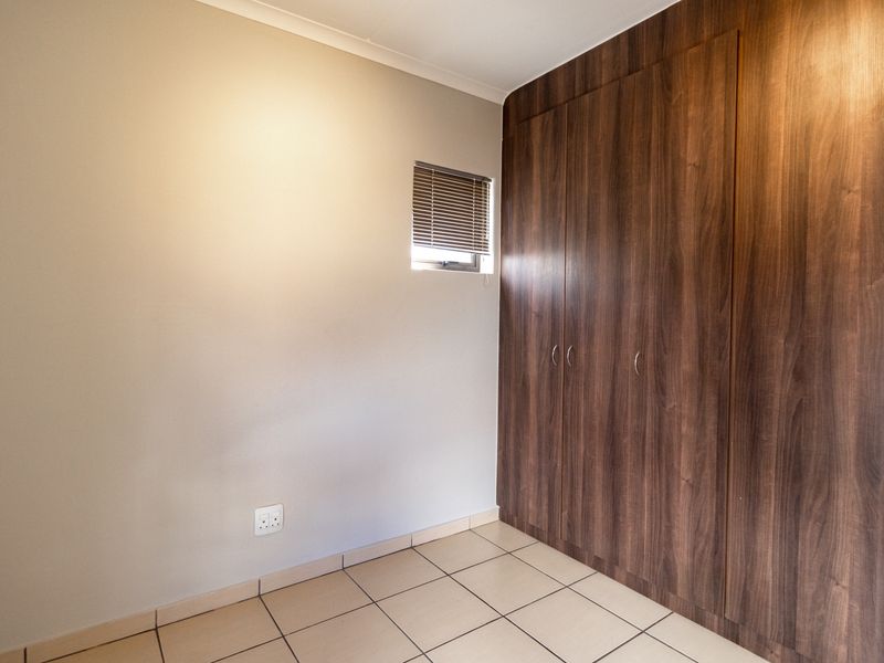 Charming 2-Bedroom Apartment in Prime Location - Photo 9