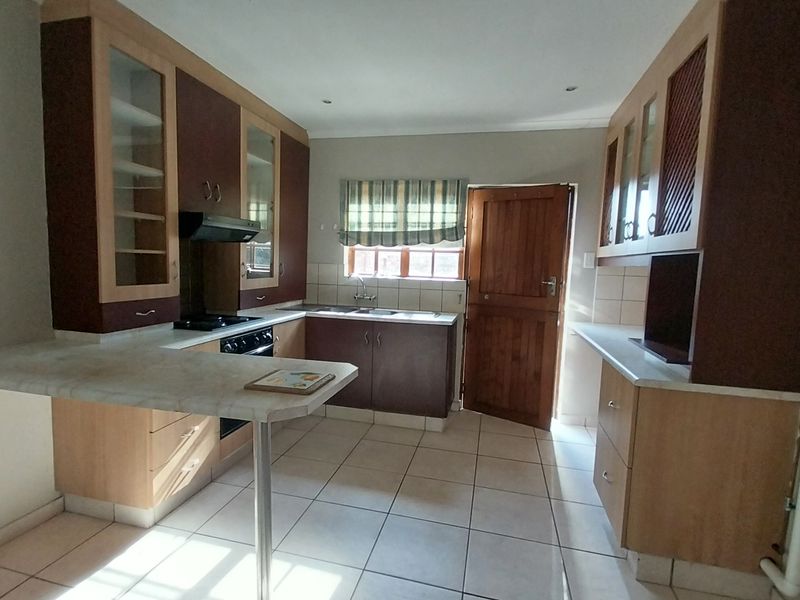 Stunning 2 bedroom townhouse available in Margate. - Photo 2