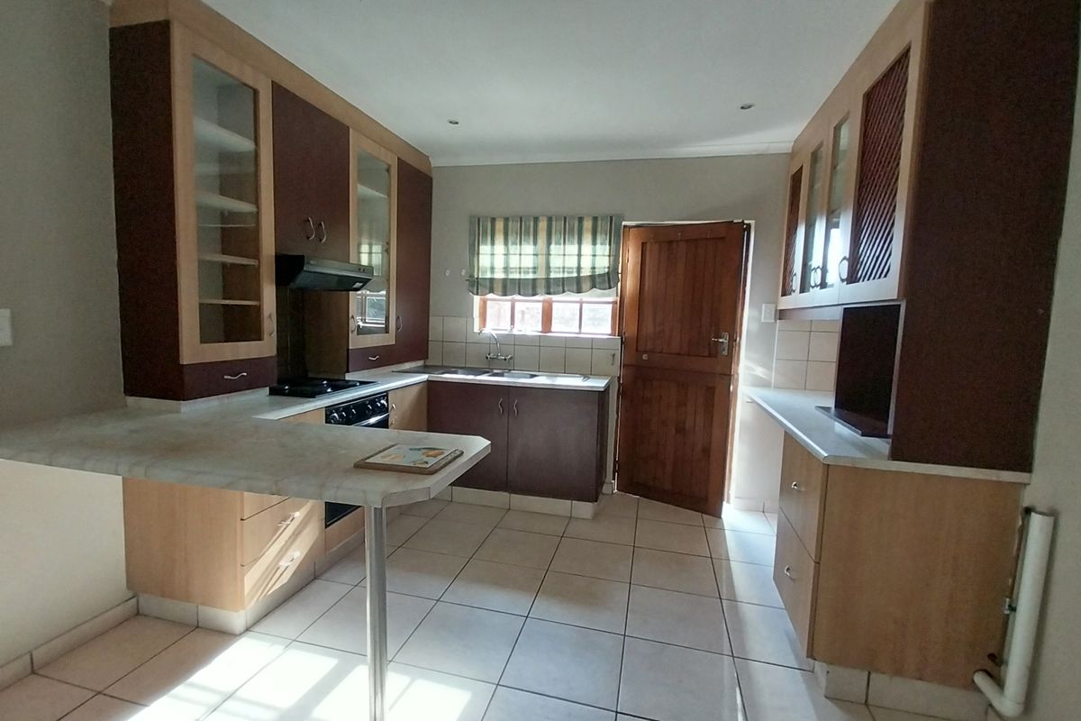 Stunning 2 bedroom townhouse available in Margate. - Photo 2