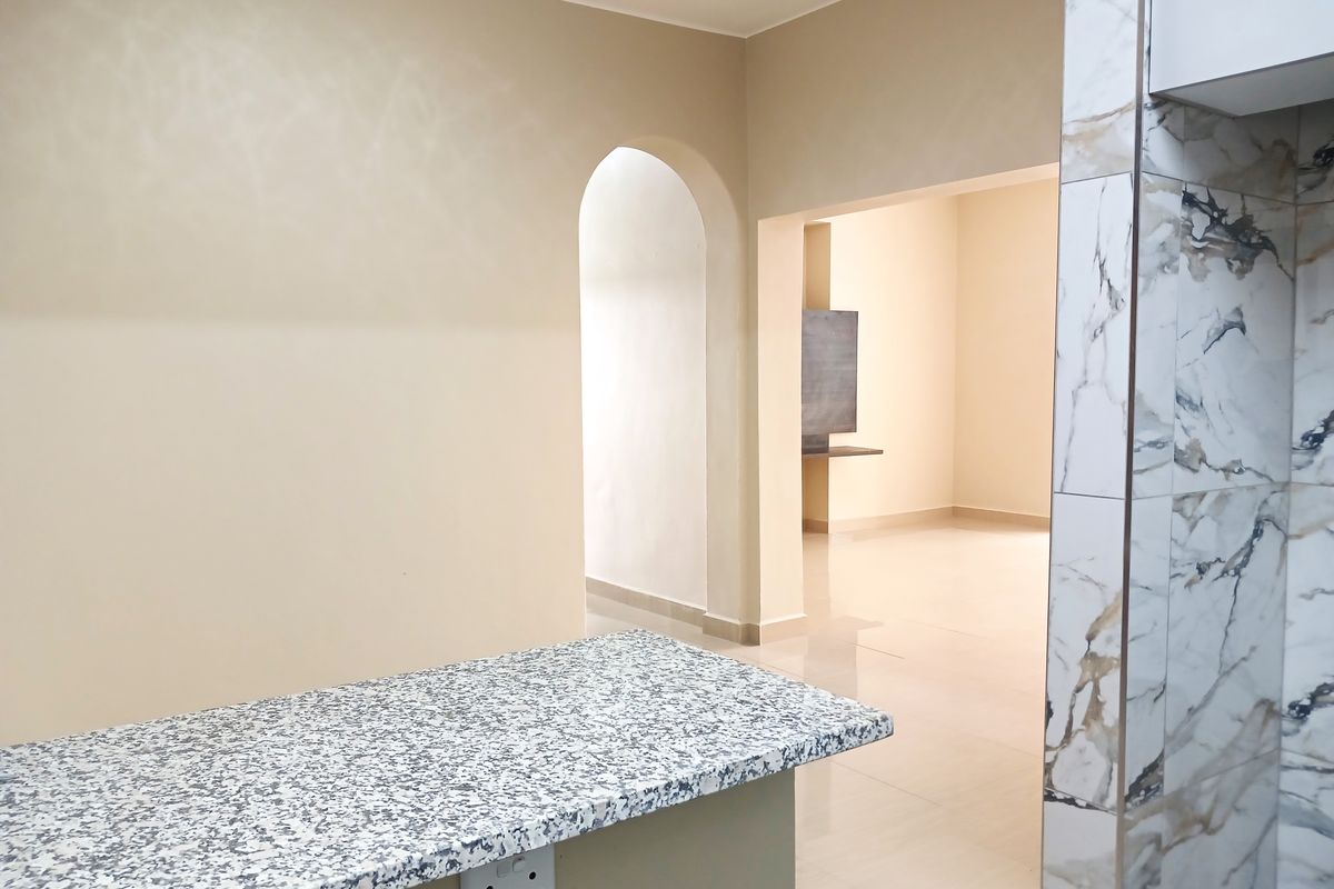 REFUBISHED 2.5 BEDROOM FRONTLINE FLAT MARINE PARADE DURBAN - Photo 2