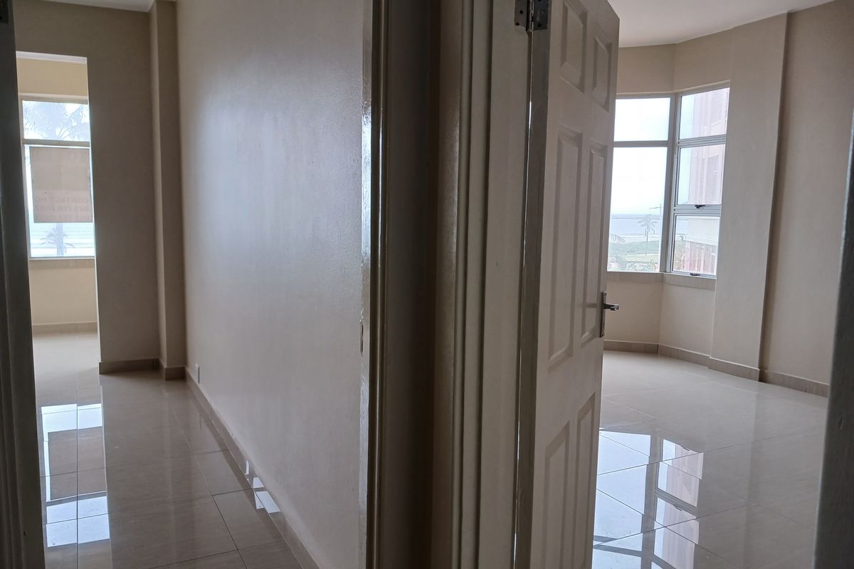 REFUBISHED 2.5 BEDROOM FRONTLINE FLAT MARINE PARADE DURBAN - Photo 5