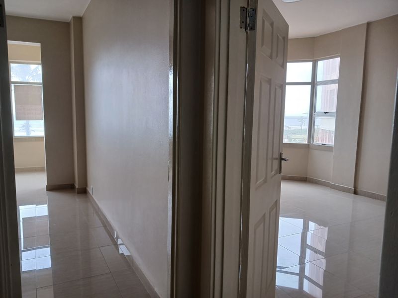REFUBISHED 2.5 BEDROOM FRONTLINE FLAT MARINE PARADE DURBAN - Photo 5