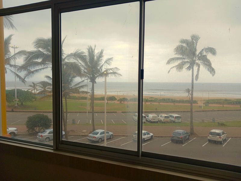 REFUBISHED 2.5 BEDROOM FRONTLINE FLAT MARINE PARADE DURBAN - Photo 9