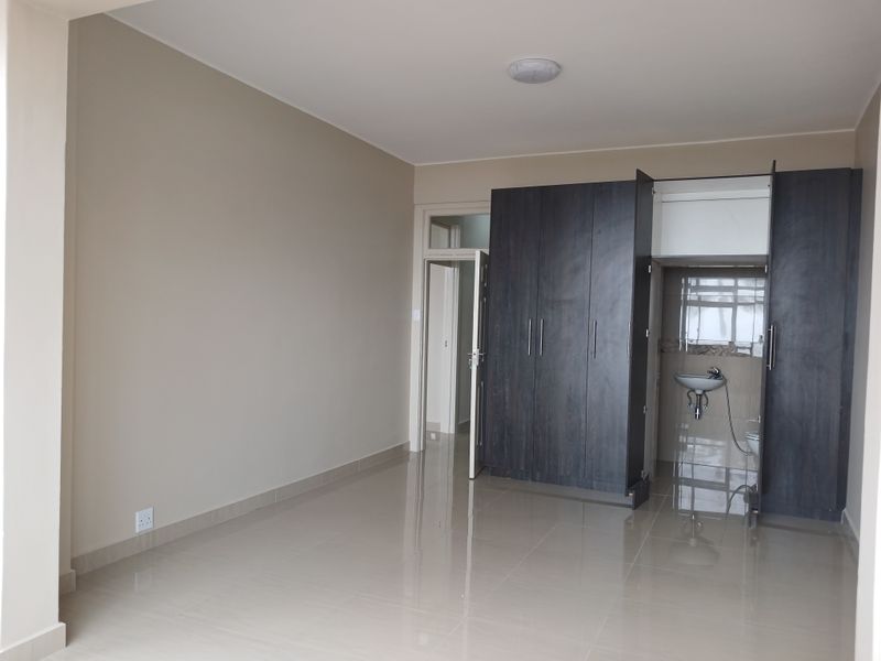REFUBISHED 2.5 BEDROOM FRONTLINE FLAT MARINE PARADE DURBAN - Photo 8