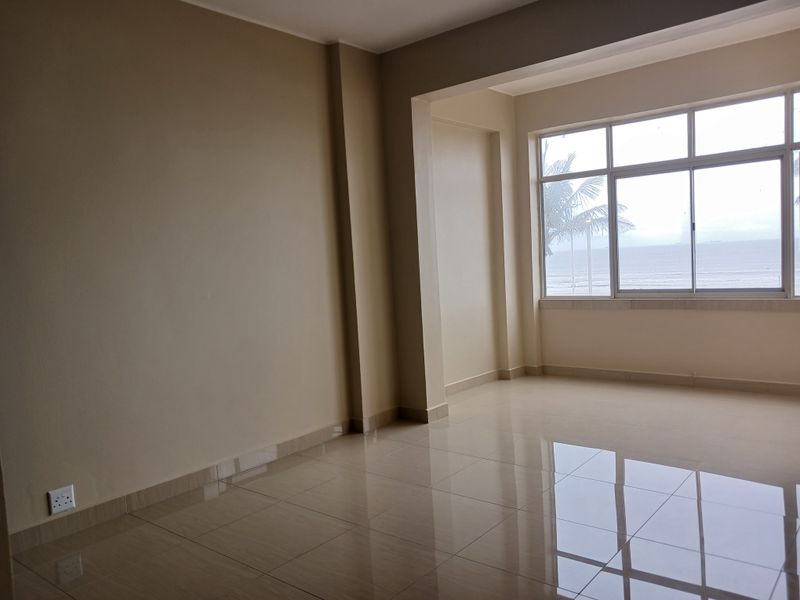 REFUBISHED 2.5 BEDROOM FRONTLINE FLAT MARINE PARADE DURBAN - Photo 6
