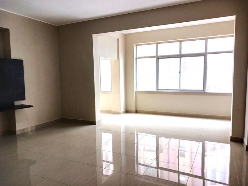 REFUBISHED 2.5 BEDROOM FRONTLINE FLAT MARINE PARADE DURBAN - Photo 4