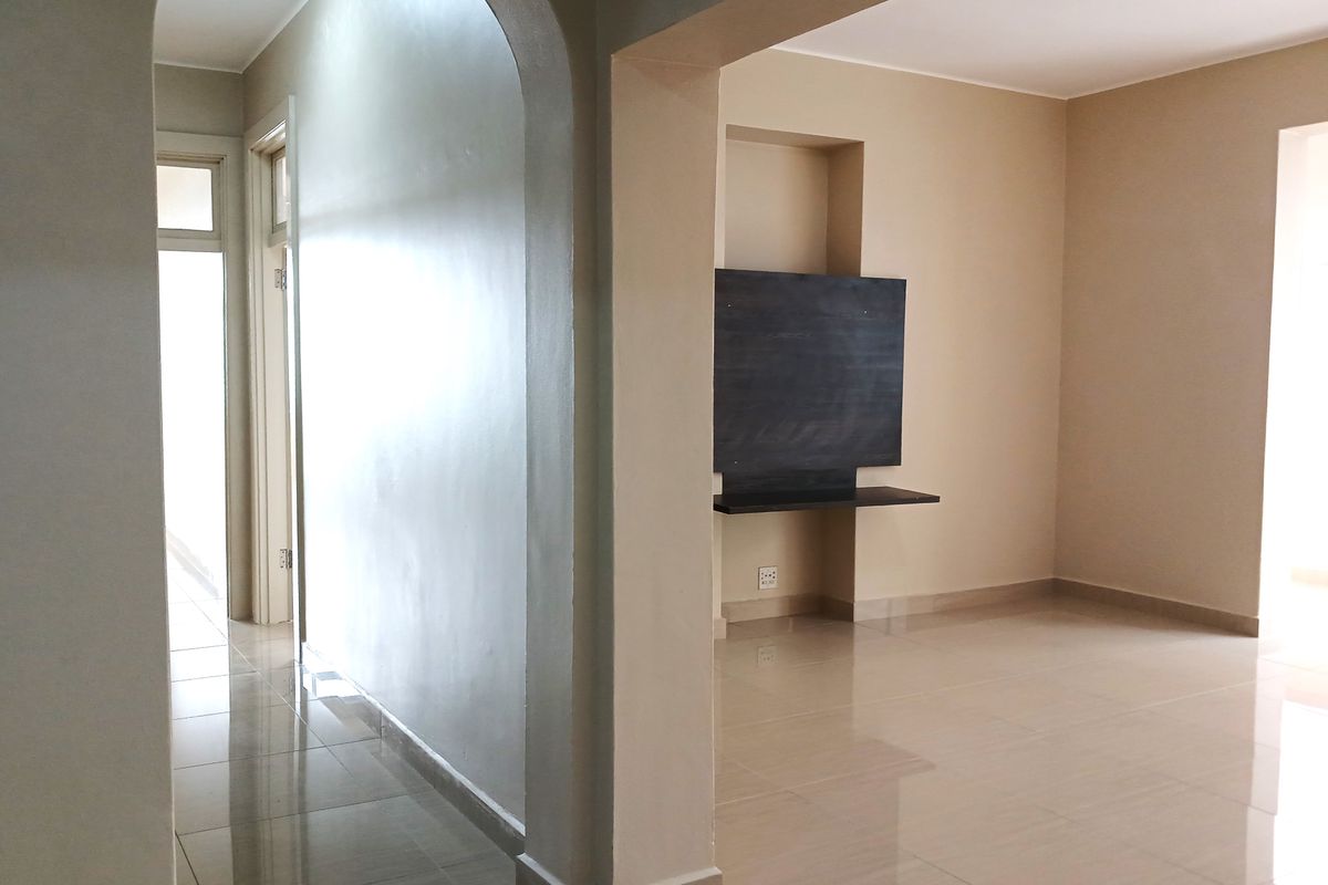 REFUBISHED 2.5 BEDROOM FRONTLINE FLAT MARINE PARADE DURBAN - Photo 3