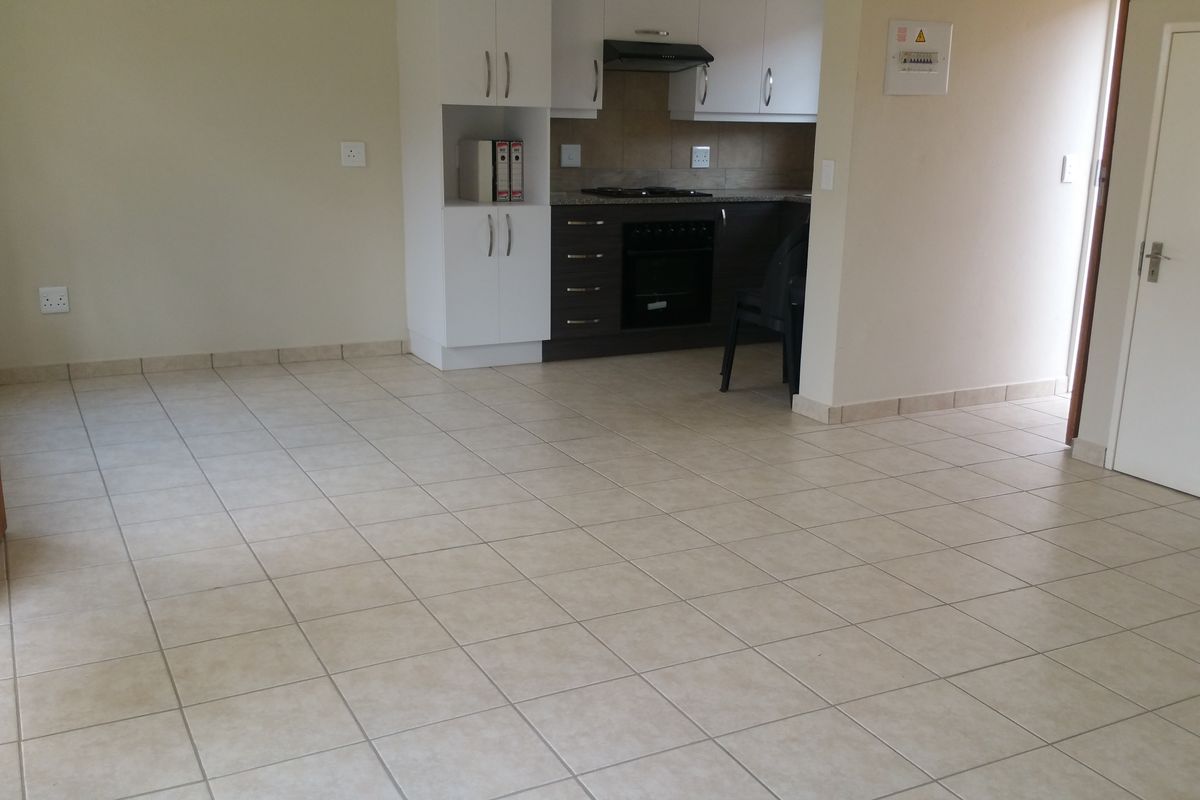 Upmarket two bedroom duplex - Photo 2