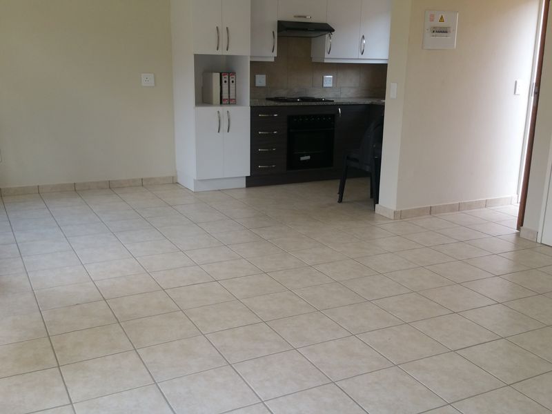 Upmarket two bedroom duplex - Photo 2