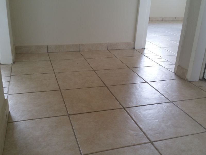 Upmarket two bedroom duplex - Photo 6